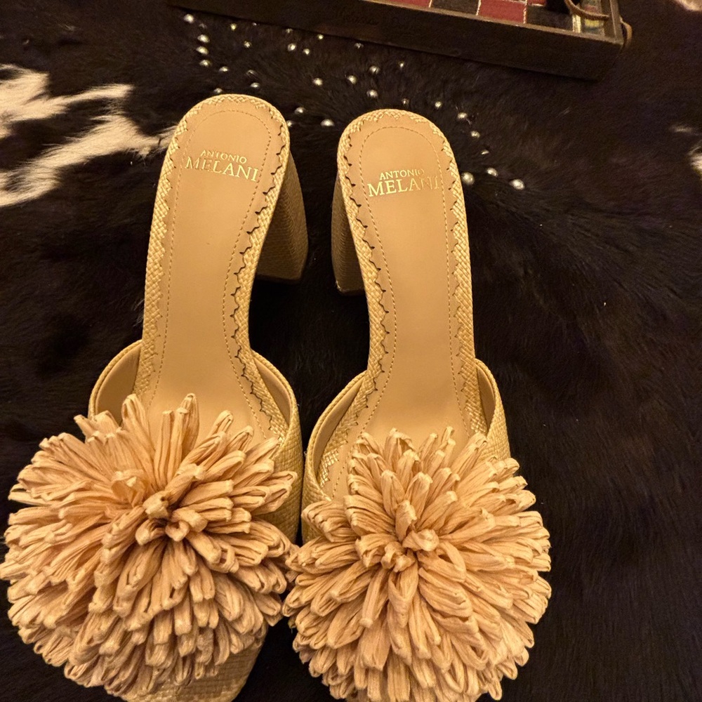 Antonio Melani Beige Floral Heels - Picture 4 of 4
